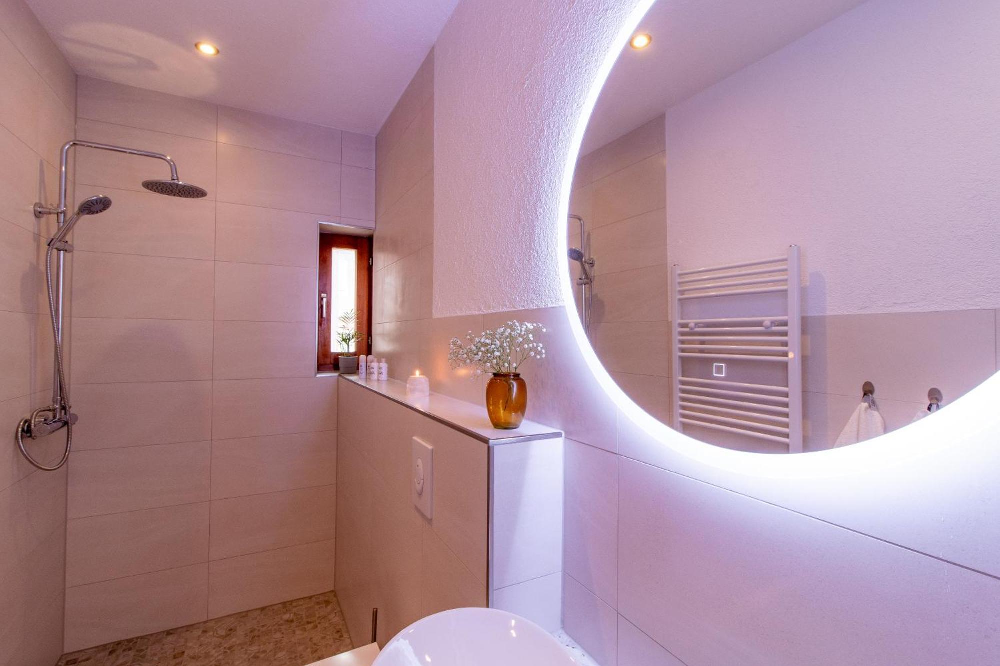 Stilvolles City-Apartment I Netflix I Wlan L Stellplatz I Zentral Schwarzenberg  Exterior foto